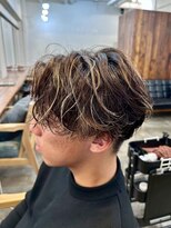 ファルベ(Farbe) ・スパイキーショートブルーブラックフェザーパーマサーフカール