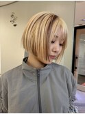 抜きっぱなしブリーチ　三毛猫カラー　ハイトーンぱつっとボブ/