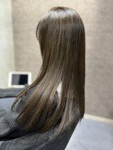 シアー(SHEER.)&nbsp;透明感オリーブグレージュ×艶髪ストレート