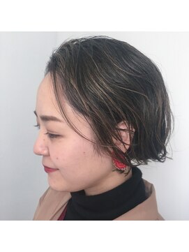 ハニーマスタード(HONEY MUSTARD) 地毛風細かめハイライト×ラフな動きのリラクシーショート