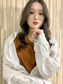 ブゾン(buZon) 【buZonブゾン】ウェーブミディ×アッシュベージュ