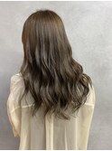 オリーブベージュ