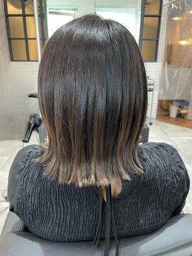 ジーナ 博多(Zina) 切りっぱなしボブ