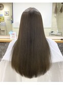オリーブベージュ