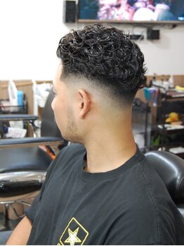 タツミサンジュウサン(TATUMI33)の写真/《モテ必至メンズカラー!》フェードやパーマだけでなく、メンズの魅力を最大限引き出すお洒落なカラー!