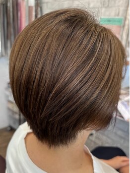 アズーリ ビューティ ワークス(AZZURRI Beauty Works)の写真/大人女性の髪に優しい！髪質を整え洗練された色味を実現◎「美髪ケアカラー」で柔らかく透き通る髪に。