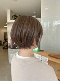 明るめカラーで白髪を目立たせない！若見えショート
