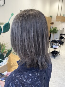 シータ(c i e t a) くびれレイヤー/白髪ぼかし