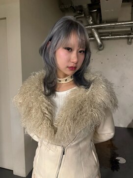 ノラ シンディ(NORA CYNDY) ケアブリーチ レイヤー ハッシュカット シルバーカラー