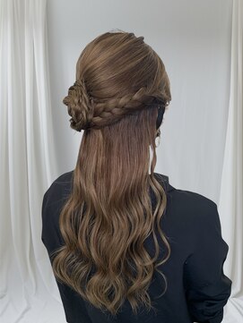 アヴソリューク(Absoluk) サイドお団子ハーフアップ　くるみちゃんヘア