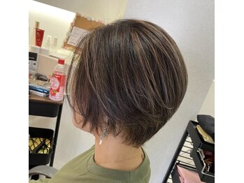 ラミューズ(la muse)の写真/白髪を隠すから活かす時代へ♪一人一人に合わせた白髪カバーで、若々しい美髪へ！