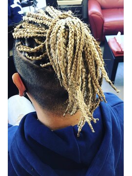 マドゥーズ ヘアショップ(Madoo's hair shop) 2ブロックブレイズ