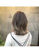 メゾン アヴァロ(Maison Avallo)&nbsp;お客様スナップ　 ミディアムレイヤー/ハイライトカラー