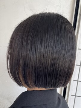 トレヘアー(tRe hair) ミディアムヘア 切りっぱなしボブ ぱつっとボブ