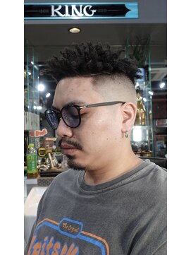 ツークツワンク バーバー 新宿(ZUG2WANG BARBER) スパイキーアフロ