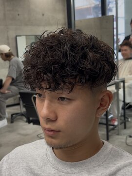 イーラ(era) スペインカール　ツイストスパイラル眉カットメンズパーマ