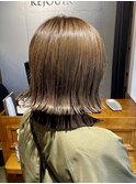 切りっぱなしボブ×ベージュカラー