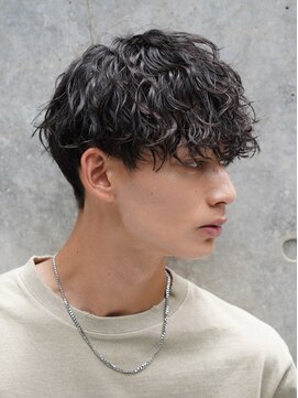 レタッチ バイ フィフス 銀座(RETOUCH by fifth) 緩め波巻きスパイラルパーマメンズセンターパートウルフカット