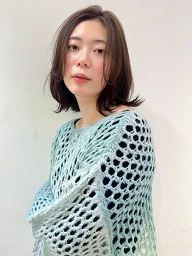 グレージュカラー ミディアムレイヤー ワンレン 外ハネ