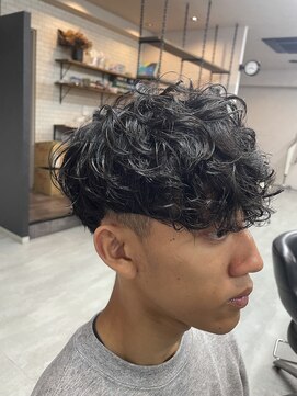 MEN’S HAIR/サーフカール/刈り上げセンターパート/千葉駅