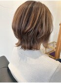 40代大人似合わせショートカットグレージュツヤ髪スタイル