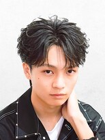 ビカムメンズヘアー 栄店(become men's hair)&nbsp;フェザーパーマ×センターパート黒髪/名古屋/栄/眉毛/メンズ