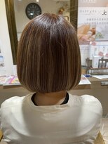 ハピエル ヘアークルー(HAPPYEL hair crew)&nbsp;ハイライトカラー大人可愛いひし形前下がりショートボブカット