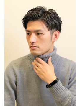 フランクスバーバー アンド ビアークラブ(FRANK'S BARBER and BEER CLUB) ツーブロック刈り上げ波打ちパーマサイドパートアップバングI