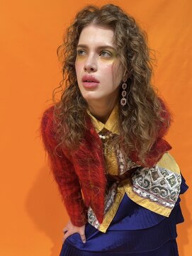 バンミー(BUNMEE) 癖毛をいかしたくるくるパーマスタイル