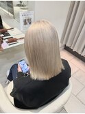 ホワイトベージュ