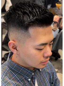 フランクスバーバーザスタンド(Frank’s barber the stand) スパイキーショートブルーブラックフェザーパーマサーフカール