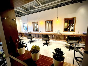 ロッド(rod)の写真/【赤間駅】個室も完備した、広々とした店内で、落ち着いて過ごせる癒し空間をご提供＊専用駐車場あり◎