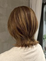 キリ 逗子(kiri) 逗子葉山くびれヘア外ハネウルフボブハイライトケアブリーチY322