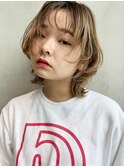 カジュアルウルフ_耳かけウェーブパーマフォギーベージュ_66997