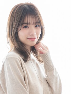 ヘアーサロン ラフリジー(Loufreasy) アディクシーカラーでグレイアッシュベージュ×外はねミディアム