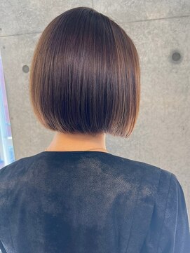 スウィープ 平尾(sweep) ショートボブ　丸みショート　脱白髪染めハイライト