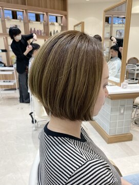 シュヴー 浦安店(CHEVEUX) オリーブグレージュ/ショートボブ/丸みショート/20代/30代/40代