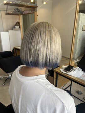 エイン(eine) 裾カラー/青/ハイトーン/ブリーチ