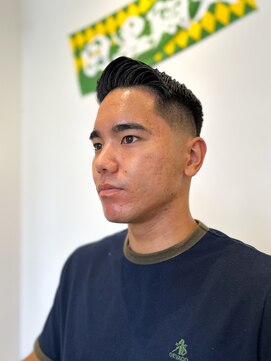 キングコング バーバーショップ バイ アルバレス(KING KONG BARBERSHOP by ALVAREZ) サイドパート/メンズカット/スキンフェード/所沢市/小手指/入間