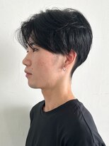 カシェル トウキョウ(Cashel Tokyo)&nbsp;センターパート ツーブロック メンズ暗髪 大人男子 毛流れ