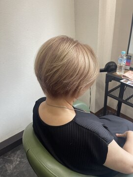 ヘアメイクアクト 都賀店 シャドウルーツ