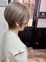 リルア 博多(LIRUA)&nbsp;ミルクティーベージュのマッシュショートボブ