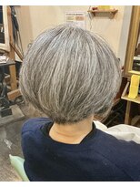 アントリール 代々木上原&nbsp;50代60代 グレイヘアの丸みショートボブ