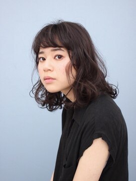 メイクス 表参道(MAKE'S omotesando) ショートバングとミックスパーマのゆるふわミディアム。