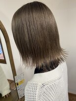 ホワイト(WHITE HAIR@NICOLA)&nbsp;切りっぱなし×ハイトーンベージュ