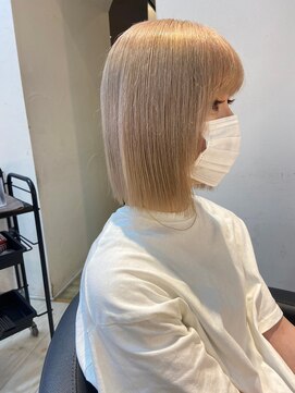 インク サカエ(inq sakae) 切りっぱなしミニボブ /ホワイトブロンド