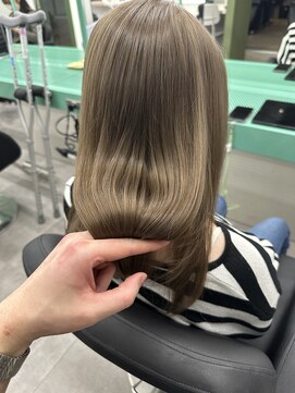 エイト 川崎店(EIGHT) ミルクティーグレージュ［川崎］