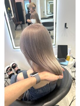 クオン 伊勢崎(QUON.) シルバーグレージュ／ベージュカラー／ブリーチカラー