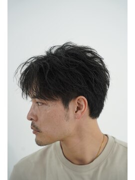 クロムトウキョウ ザ バーバー 新宿本店(CHROM TOKYO the Barber) フェザーパーマ/センターパート