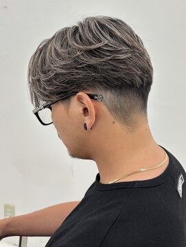 ハイライト　白髪ボカシ　メッシュキャップ　センターパート